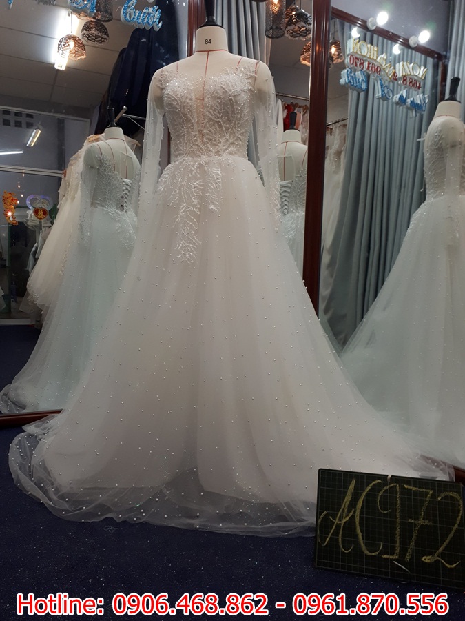 Top 5 mẫu váy cưới dài tay cho nàng dâu thêm thanh lịch, sang trọng -  BachTuyet