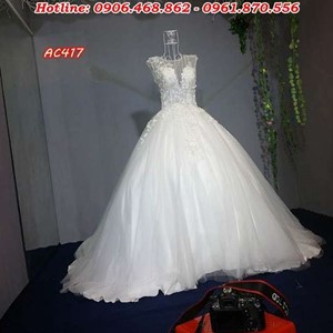 áo cưới công chúa xẻ ngực sâu AC417